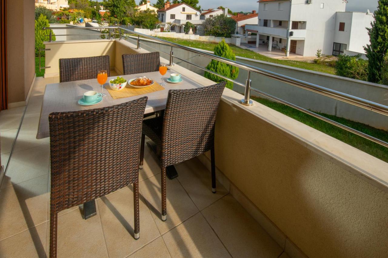 Apartments Oliva Premantura Extérieur photo